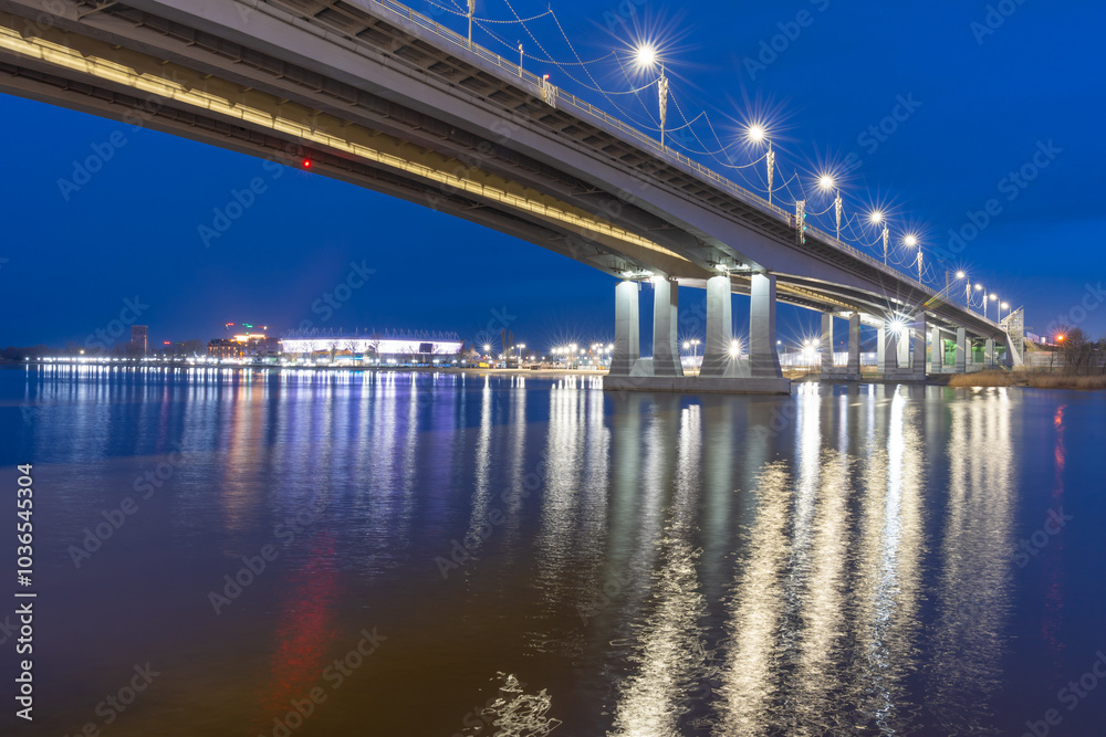 Naklejka premium Town bridge at night.