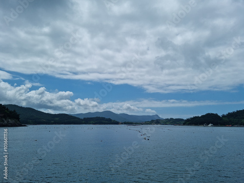  This is the seascape of Korea’s Ttangkkeut Village.