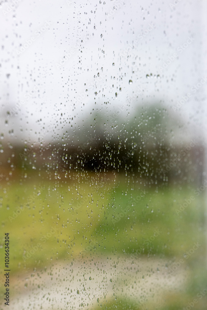 Regentropfen am Fenster. Regnerische Zeiten.. Regentropfen am Fenster. Regnerische Zeiten..