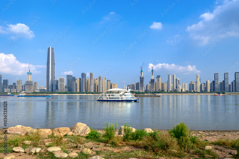 Obraz premium Yangtze River and skyscrapers, Wuhan, China.