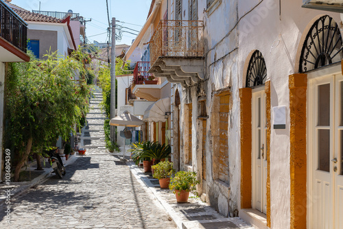 Obraz na płótnie Traditional alley in Koroni town, Peloponnese, Greece w salonie