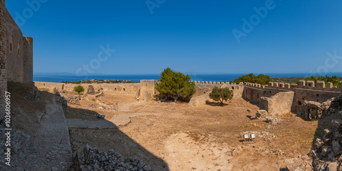 Obraz na płótnie Chlemoutsi (Clermont) castle in Kyllini town, Peloponnese, Greece w salonie