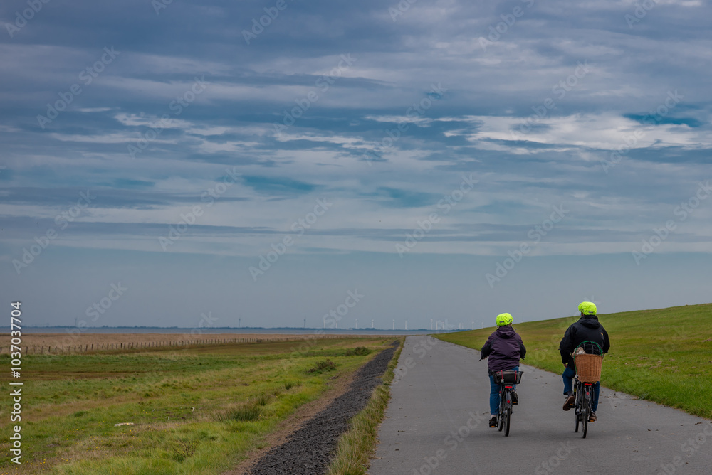 Obraz premium Radfahrer an der Küste
