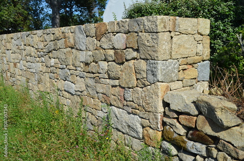 Mur en pierre naturelle (Bretagne - France)