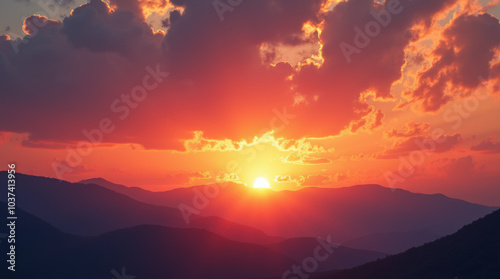 Sonnenuntergang über malerischen Bergen photo