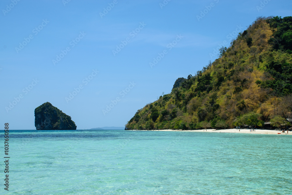 Paradisiacal Views of the beach at Poda Island, Koh Phi Phi Islands. Paradisiacal Views of the beach at Poda Island, Koh Phi Phi Islands.