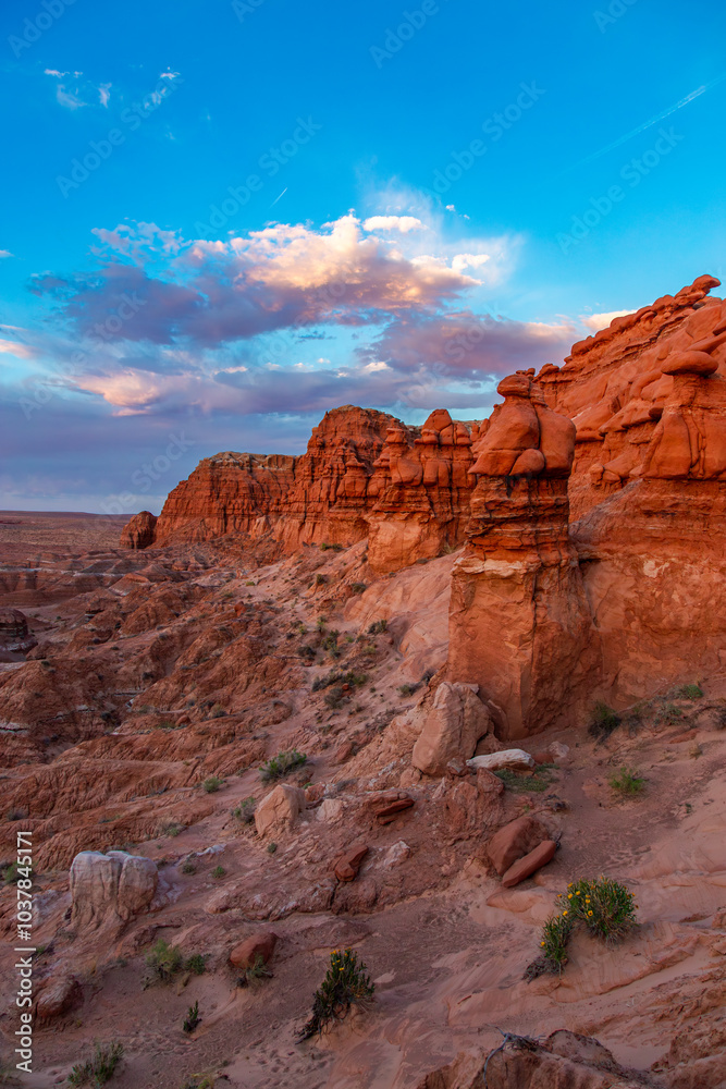 Fototapeta premium Stunning Red Rock Landscape at Sunset in Utah Desert