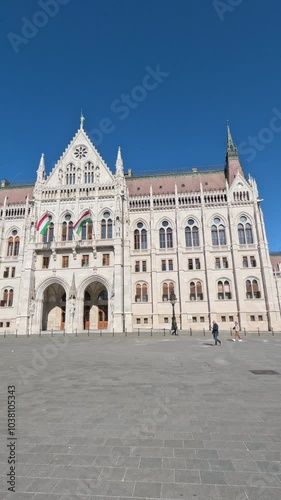 Día Soleado en el Parlamento de Budapest