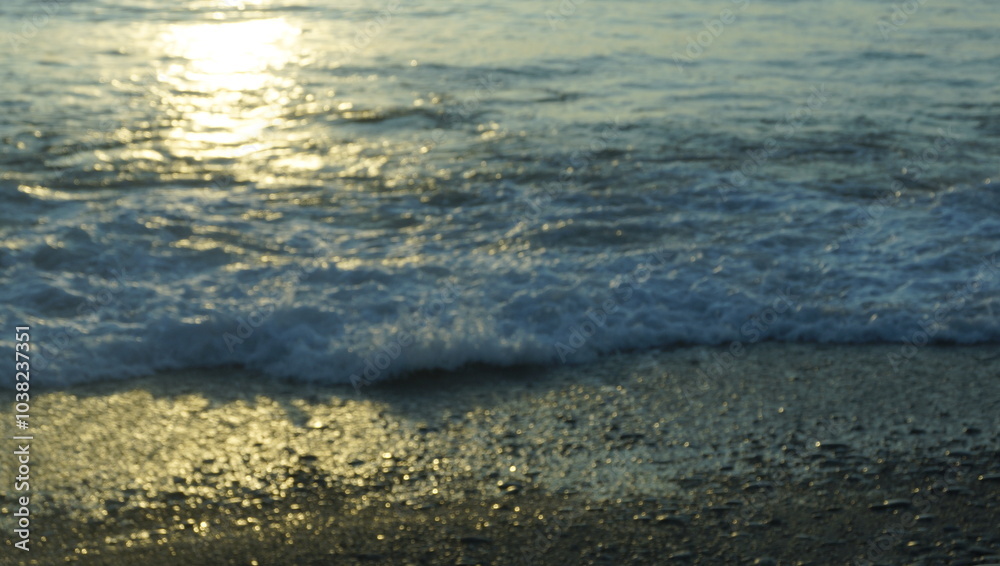 Obraz premium waves on the beach