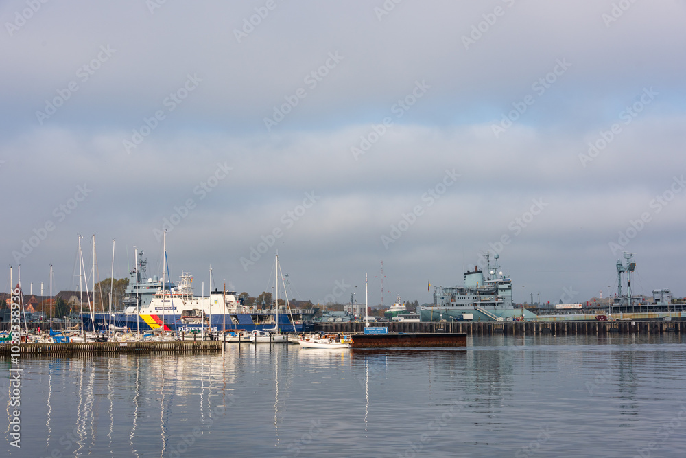 Kiel, Deutschland, 18. Okt. 2024 herbstliche Impressionen vom Kieler Hafen entlang der Kiellinie Kiel, Deutschland, 18. Okt. 2024 herbstliche Impressionen vom Kieler Hafen entlang der Kiellinie