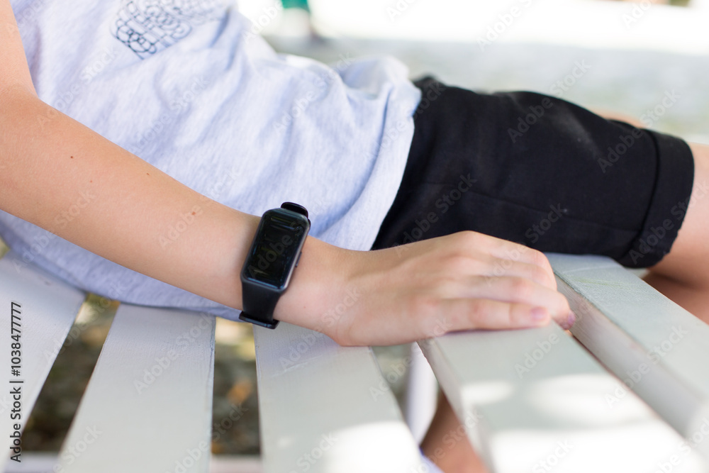 Obraz premium Child's Fitness Journey: Smart Bracelet in Action