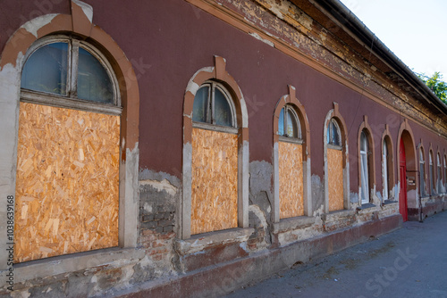 Obraz na plátně boarded up window in Budapest