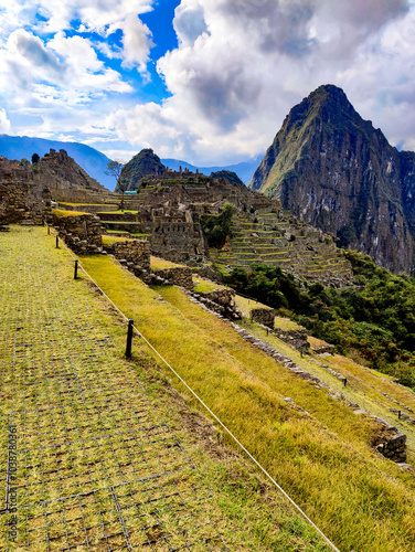 Machu Picchu, Perú - Sept 9, 2024, Vista de las ruinas del Machu Picchu con el Huayna Picchu al fondo	 photo