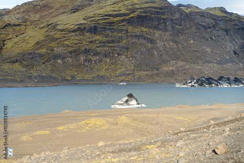 Obraz na płótnie Sólheimajökull glacier and small icebergs, Iceland w salonie
