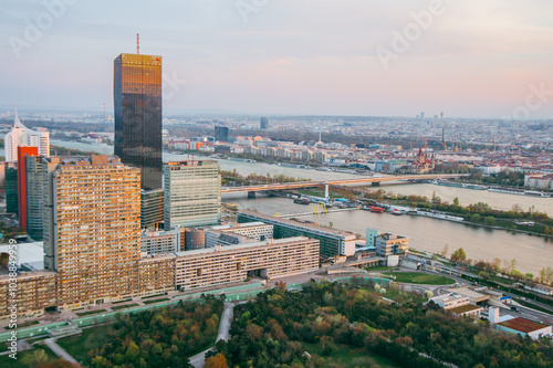 Obraz na płótnie stunning aerial perspective of Vienna with the Danube River winding through the city, Austria w salonie