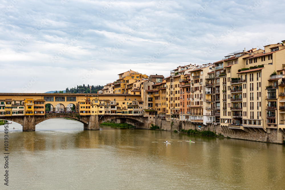 Fototapeta premium Ponte Vecchio, old bridge on the river in Florence with dramatic sky