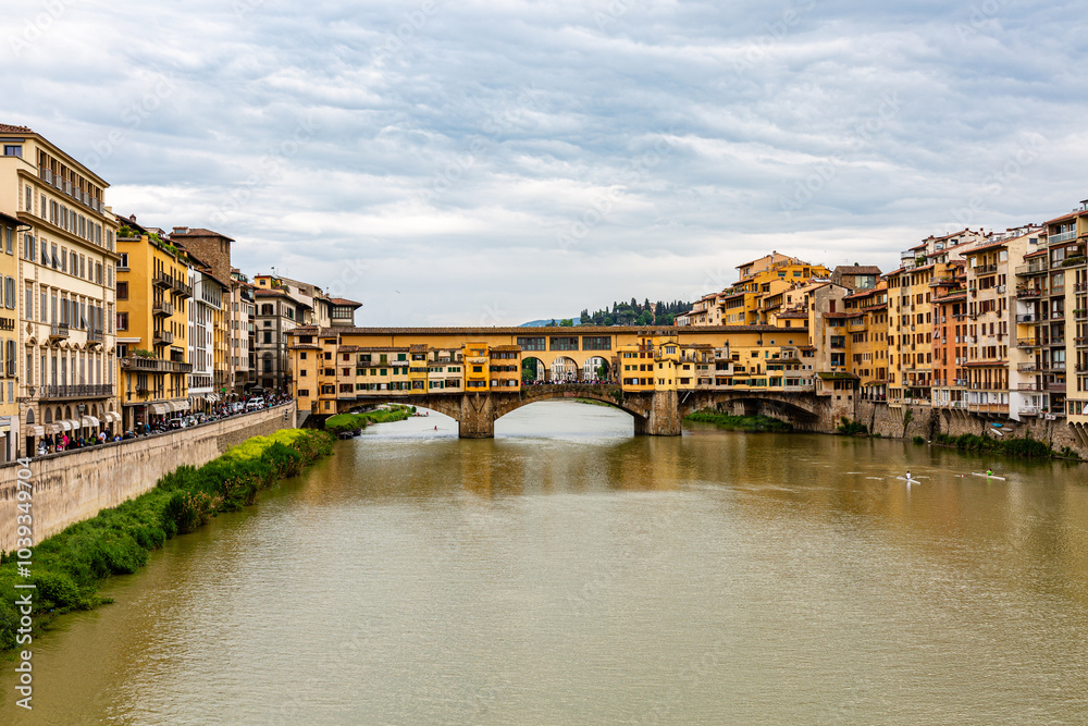 Fototapeta premium Ponte Vecchio, old bridge on the river in Florence with dramatic sky