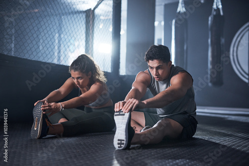 Foto People, stretching and warm up in gym as personal trainer for athlete, sports practice and training