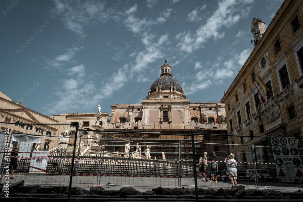Fototapeta premium Piazza Pretoria is located on the edge of the Kalsa district, near the corner of Cassaro with Via Maqueda, a few meters from Quattro Canti, the exact center of the historic city of Palermo. 