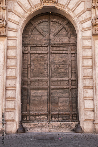 Canvas Print Big old wooden door in the historic center of Rome, Italy