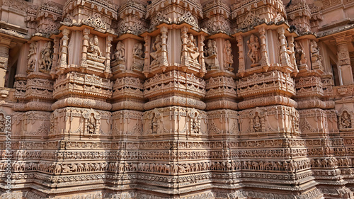 Cuadro en lienzo Beautiful carving sculptures of Hindu deities and animals on Shree Khondaldham Temple, Kagvad, Rajkot, Gujarat, India