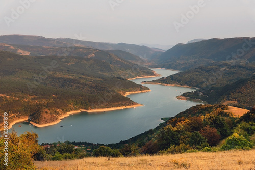 Obraz na płótnie Mountains and Meanders of Zavoj Lake from Viewpoint w salonie