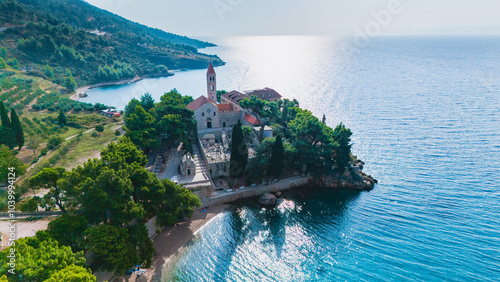 Fototapeta Naklejka Na Ścianę i Meble -  Discover tranquil beauty at Brac Island in Croatia with stunning coastal views and serene landscapes