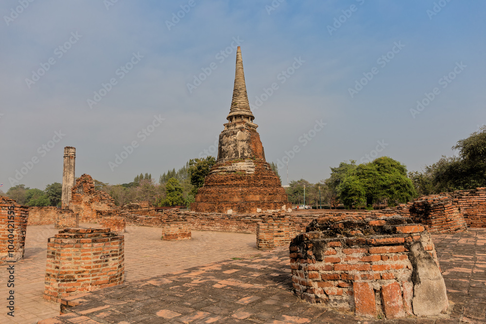Alte Pagode im tempelbezirk Wat Mahathath in Ayutthaya, Thailand