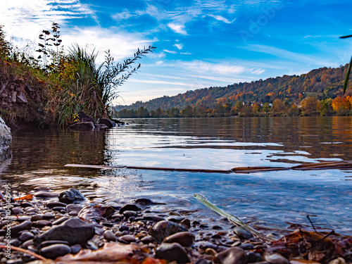 Einzigartige Herbststimmung in der Natur im Donaupark bei Sonnenschein photo