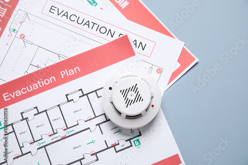 Modern smoke detector with ...
