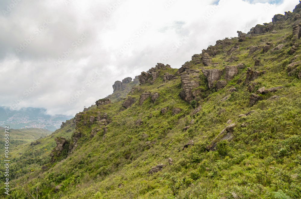Obraz premium Rocks, mountains, peaks and all things natural in a state park near the city of Ouro Preto in the state of Minas Gerais, Brazil