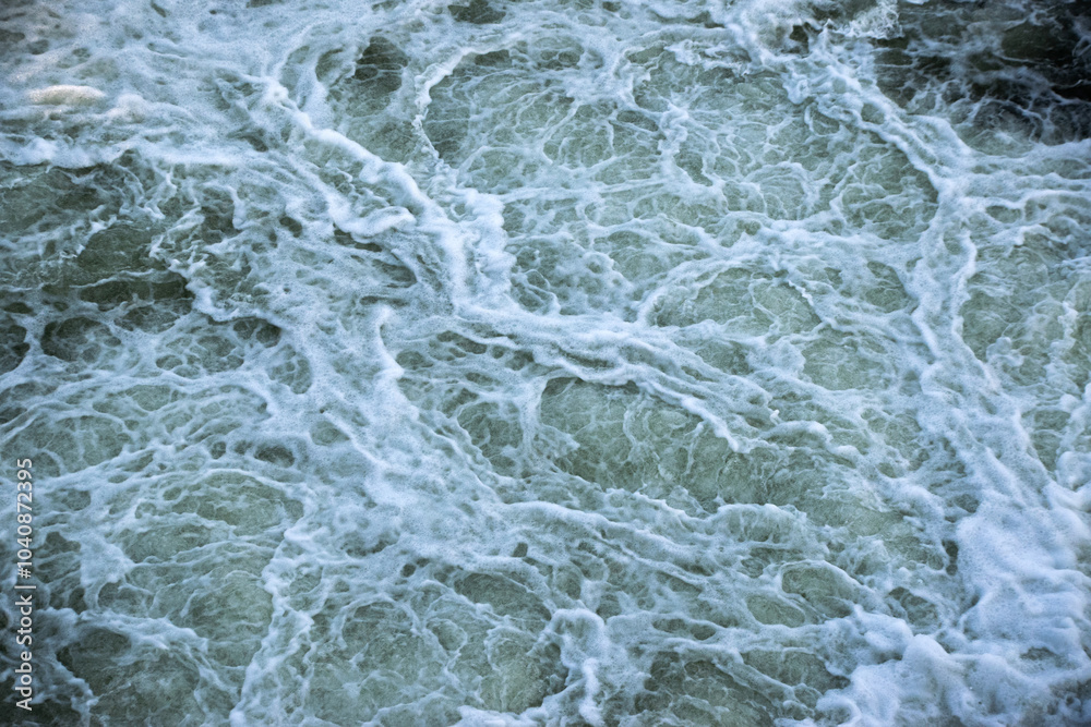 Fototapeta premium 용수의 확보나 하천의 수위 조절 등을 위해 하천을 가로질러 설치한 수리시설(대구에 있는 달성보).