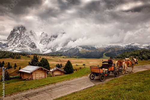 snowy Alpe di Siusi, Seiser Alm, Sassolungo a Sassoplatto