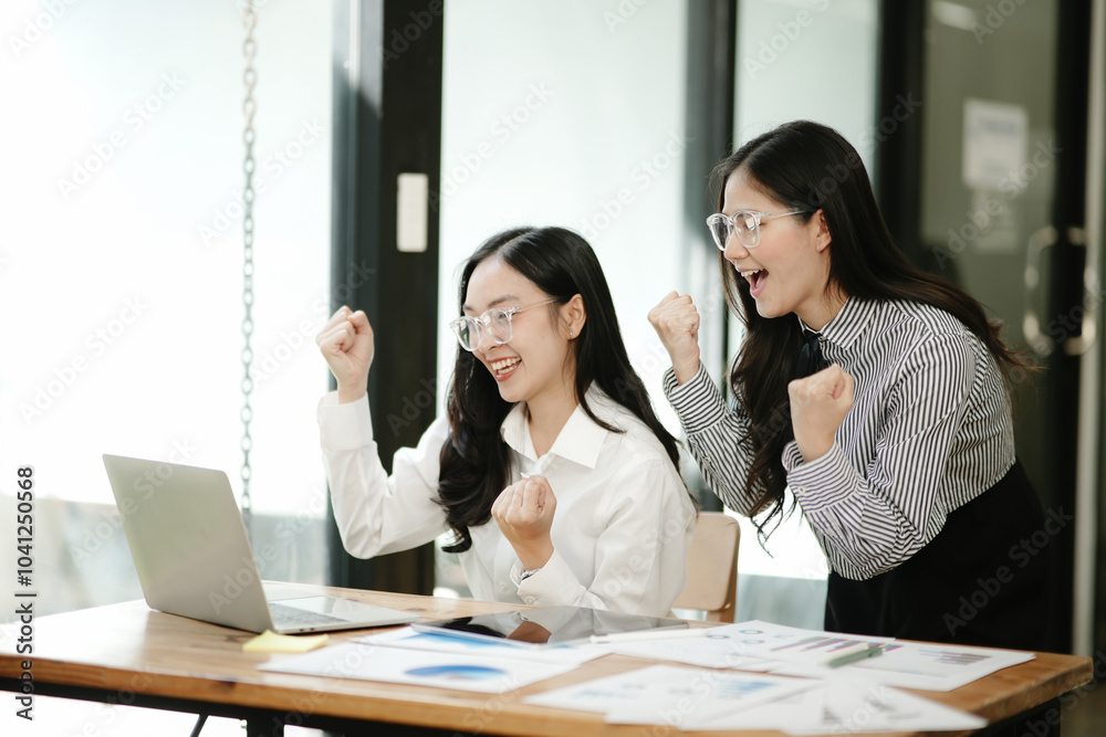 Asian businesswoman expresses joy, joy and success in career. Asian businesswoman expresses joy, joy and success in career.
