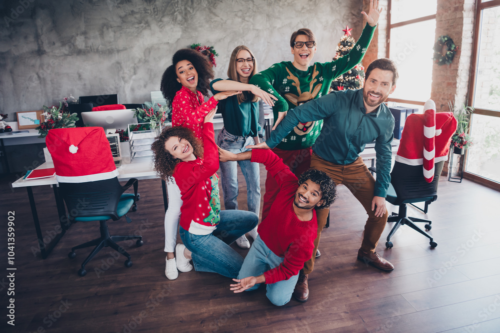 Fototapeta premium Full body photo of cheerful young people colleagues posing team show circle cozy christmas party decor spacious office indoors