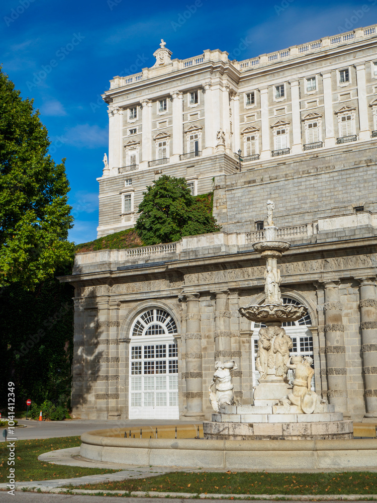 Φωτογραφία West facade of the Royal Palace of Madrid
