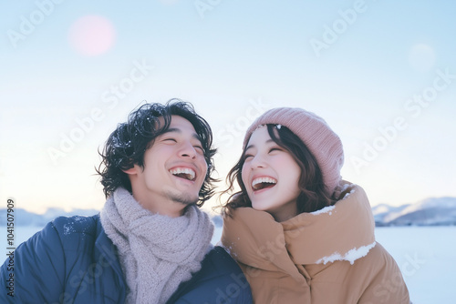 笑顔のカップル、日本人、アジア人、冬、雪原 photo