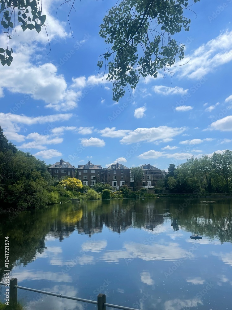 Fototapeta premium lake in the city