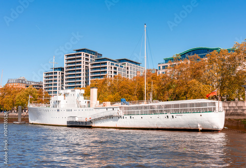 Obraz na płótnie Wellington warship on Thames river in London, UK
