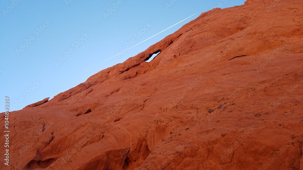 Natural Arch, Red Rock Formation, Valley of Fire State Park, Nevada, USA Natural Arch, Red Rock Formation, Valley of Fire State Park, Nevada, USA