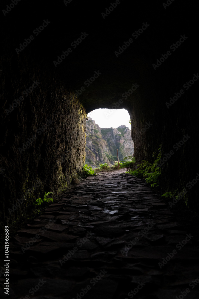 Obraz premium mountain tunnel