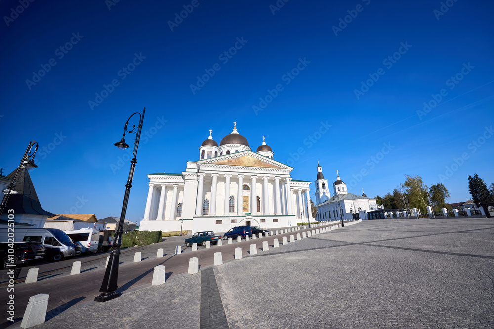 Obraz premium Majestic Resurrection Cathedral on Sunny Morning in Arzamas