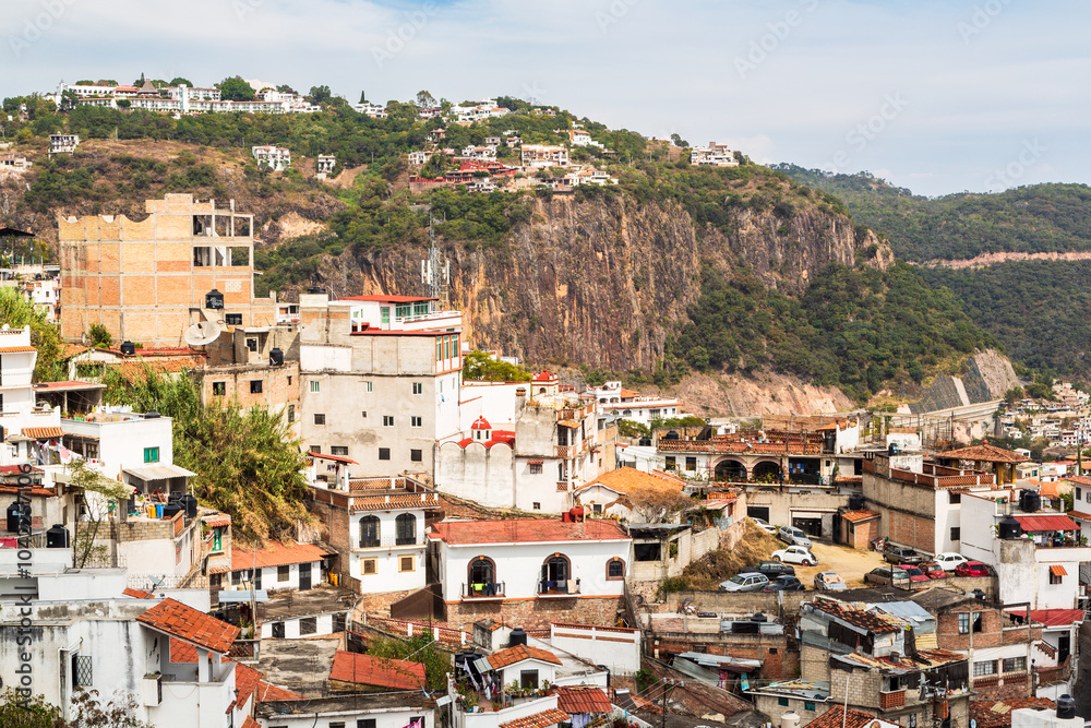 Obraz premium Aerial view over Pueblo Magico of Taxco, which rose to prominence in the 18th century, is one of Mexico's most scenic towns with Santa Prisca church. Taxco, Guerrero, Mexico
