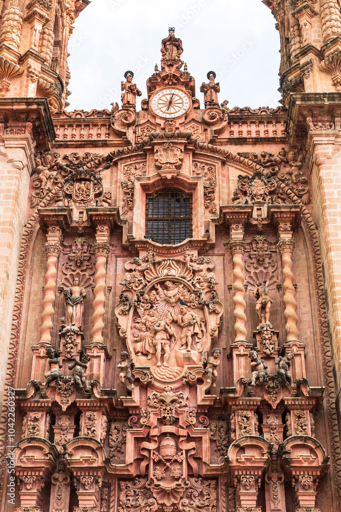 Obraz premium Taxco, Guerrero, Mexico - 29 November 2022: Santa Prisca church and details of the exterior