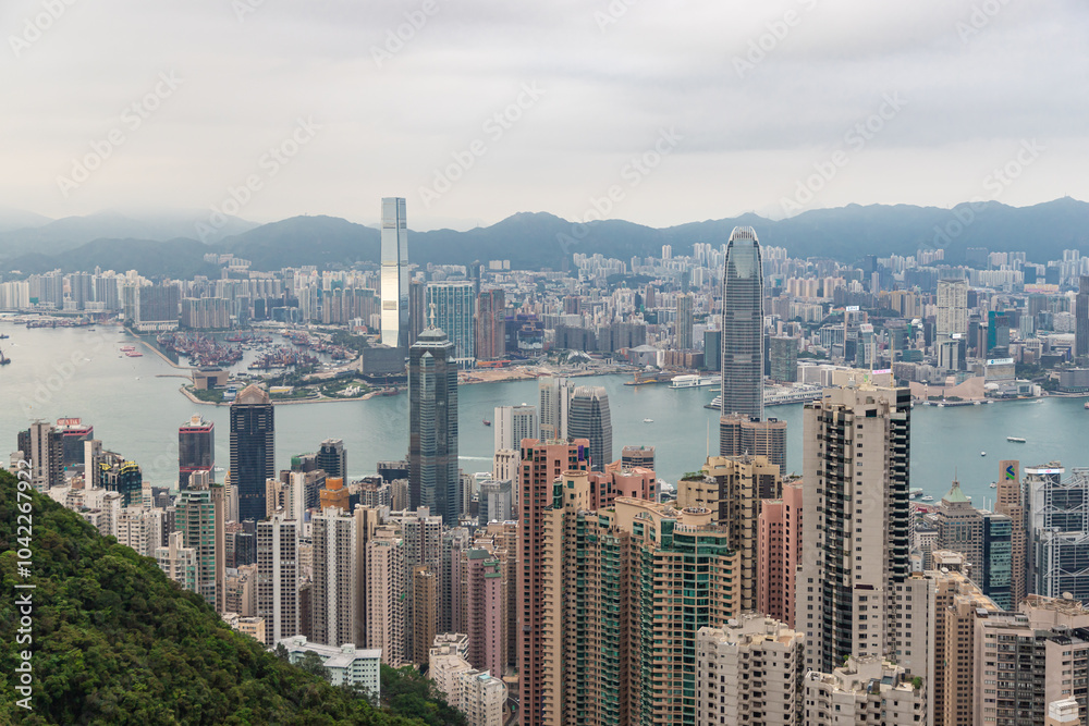 Fototapeta premium View of Hong Kong from trail road to Victoria Peak in Hong Kong.