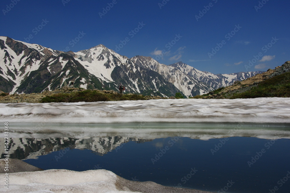 Fototapeta premium 雪解けを待つ八方池