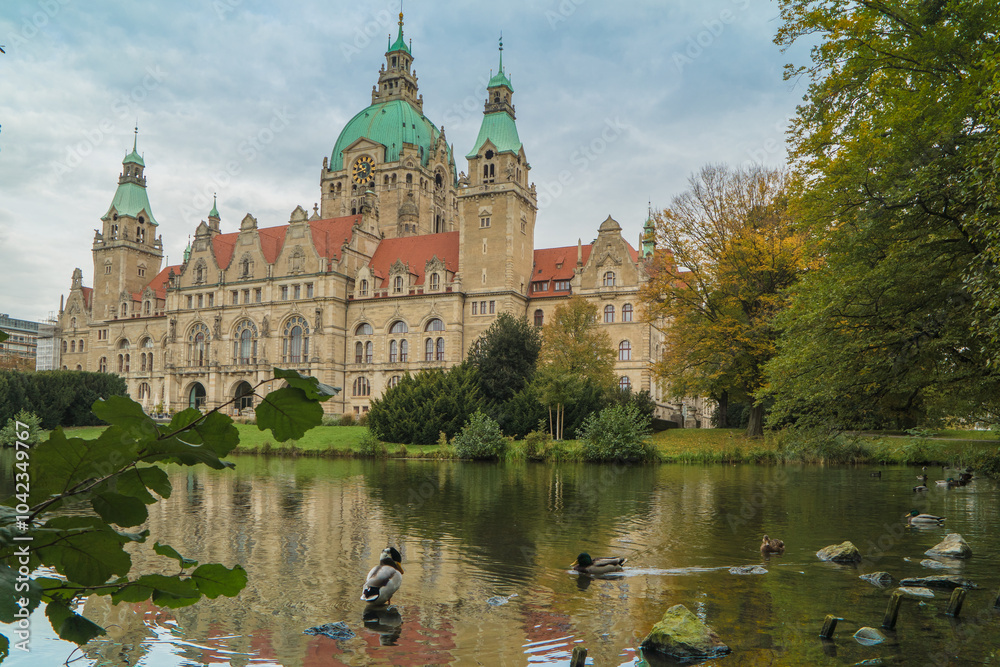 Obraz premium Hannover Rathaus am Maschteich