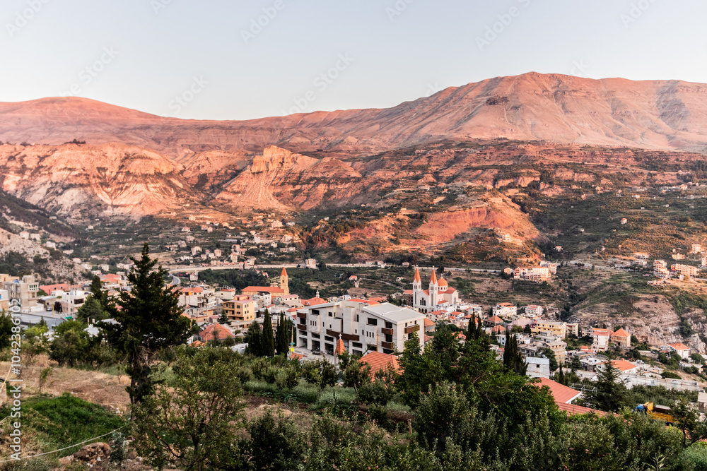 Obraz premium Evening sunset view of Bcharre (Bsharri) town in Qadisha valley, Lebanon