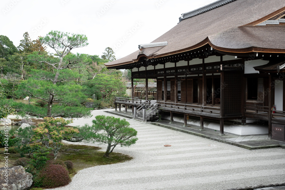 Fototapeta premium 仁和寺 宸殿と庭園