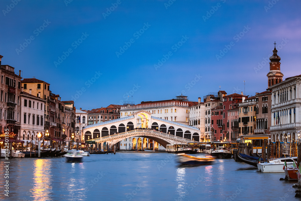Rialto bridge at night, Venice, Italy Rialto bridge at night, Venice, Italy